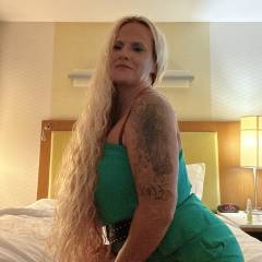 Blonde mature woman, caucasian, normal build